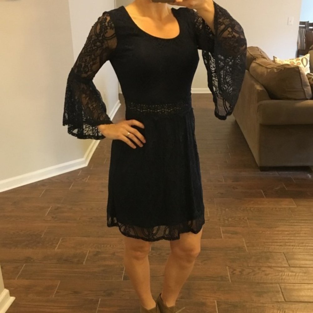 💙 BCX Lace Dress w/ Bell-Sleeves